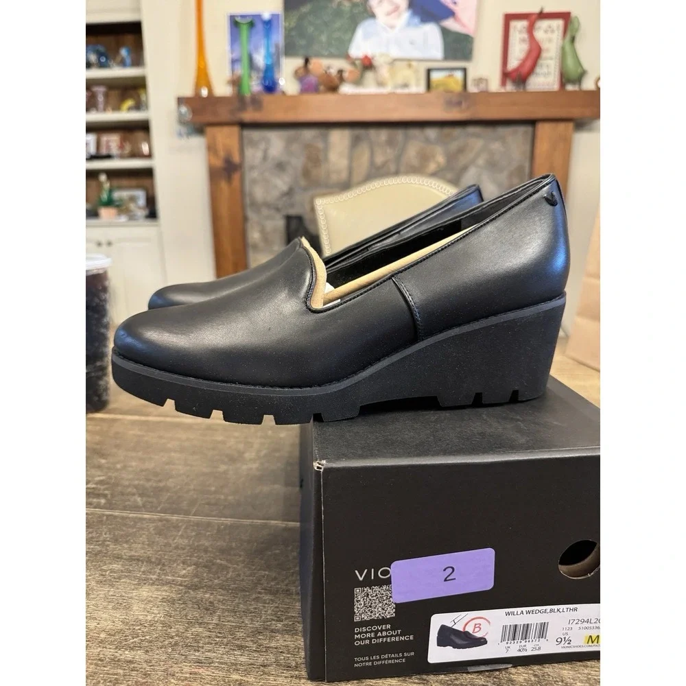 Vionic Willa Wedge Black Leather Size 9.5 Women's‎ Slip-on Loafer